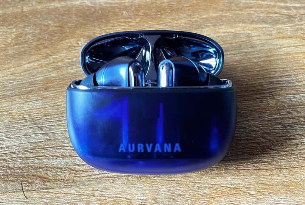 Les Creative Aurvana Ace 3 posés sur une table