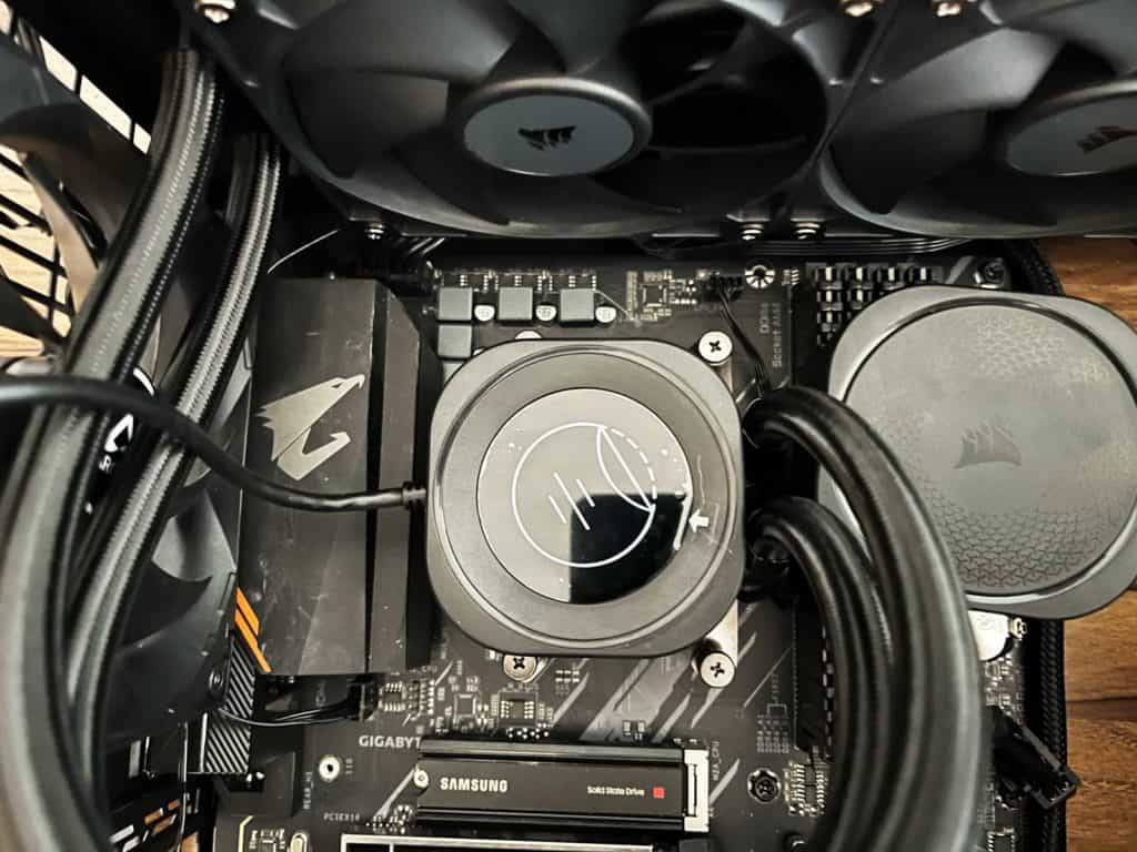 Installation de la pompe du Corsair Nautilus 360 RS LCD