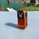 La Olight Oclip Pro S posée sur une table