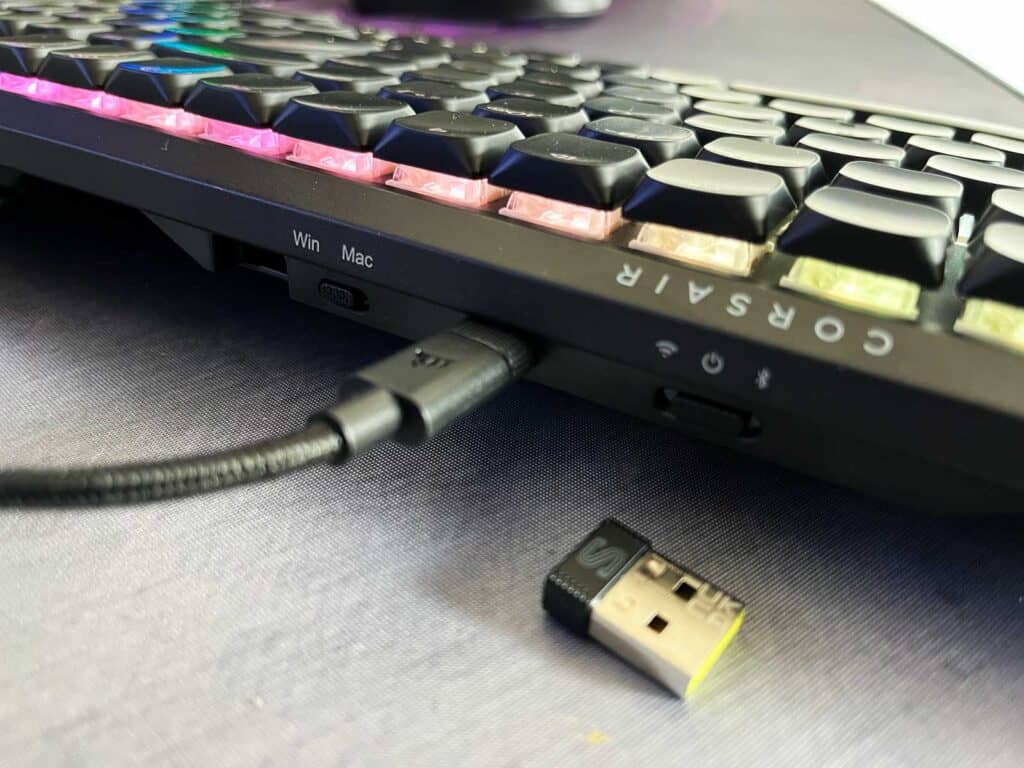 La connectique du Corsair Vanguard AIR 99 Wireless