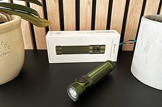 La Olight Baton 4 Pro et son packaging