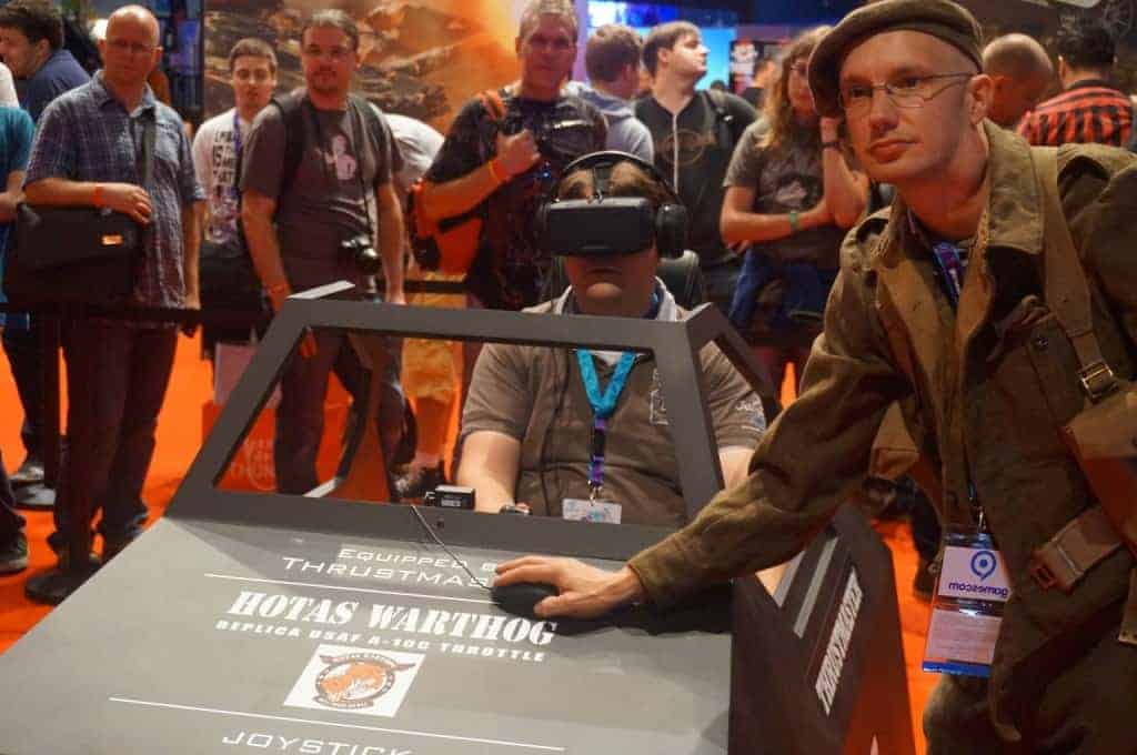 Gamescom 2014 : Gwen teste War Thunder avec l'Occulus rift