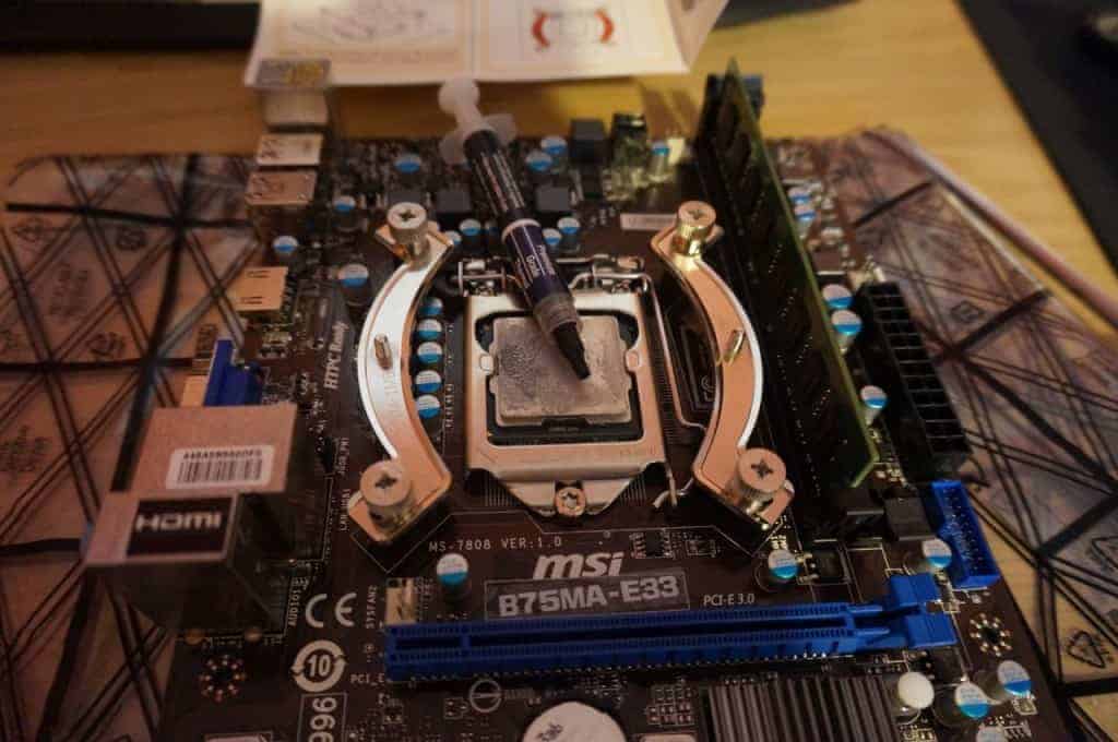 Noctua DH15 - La petite carte mère prête à accueillir le ventirad