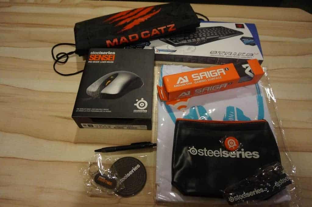Pack 1 - Clavier, souris, tapis, sacoches, goodies tshirt