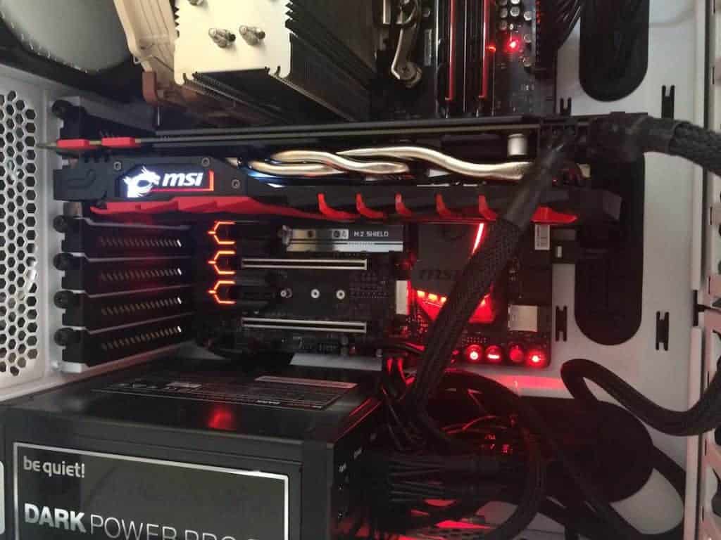 GTX 1080 - Le logo MSI et les leds rouges sont un plus visuel.