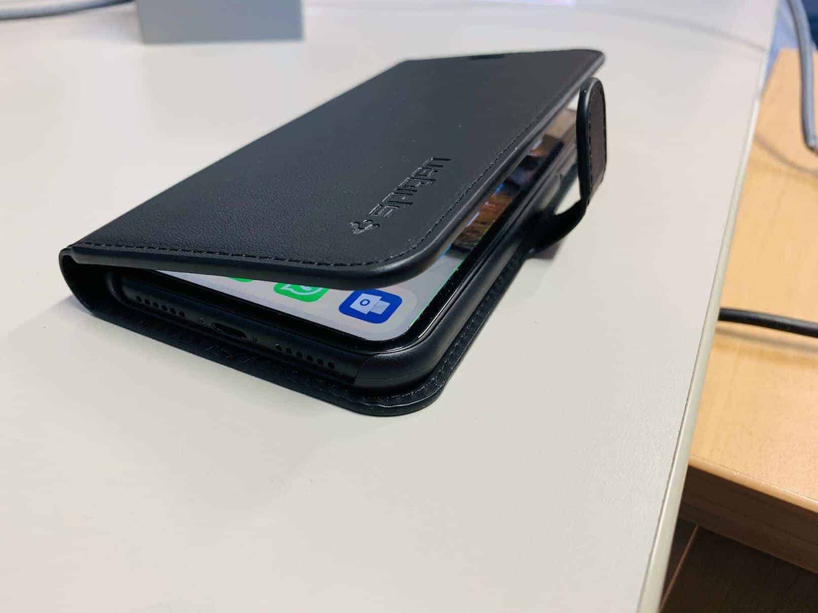 coque iphone xr spigen aimant