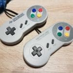 La manette de la SNES Mini VS celle de la Retroflag Superpi Case