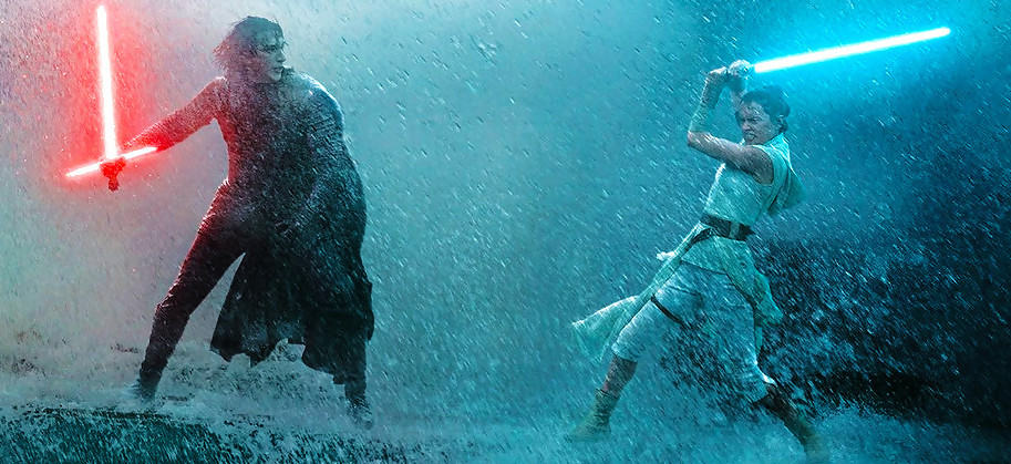 Rey et Kylo Ren se battant sous la pluie dans Star Wars : l'Ascencion de Skywlaker