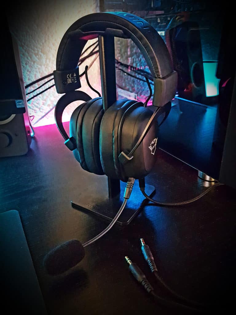 Le casque GXT 414 Zamak posé sur un bureau