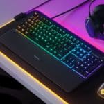 Le SteelSeries Apex 3 posé sur un bureau