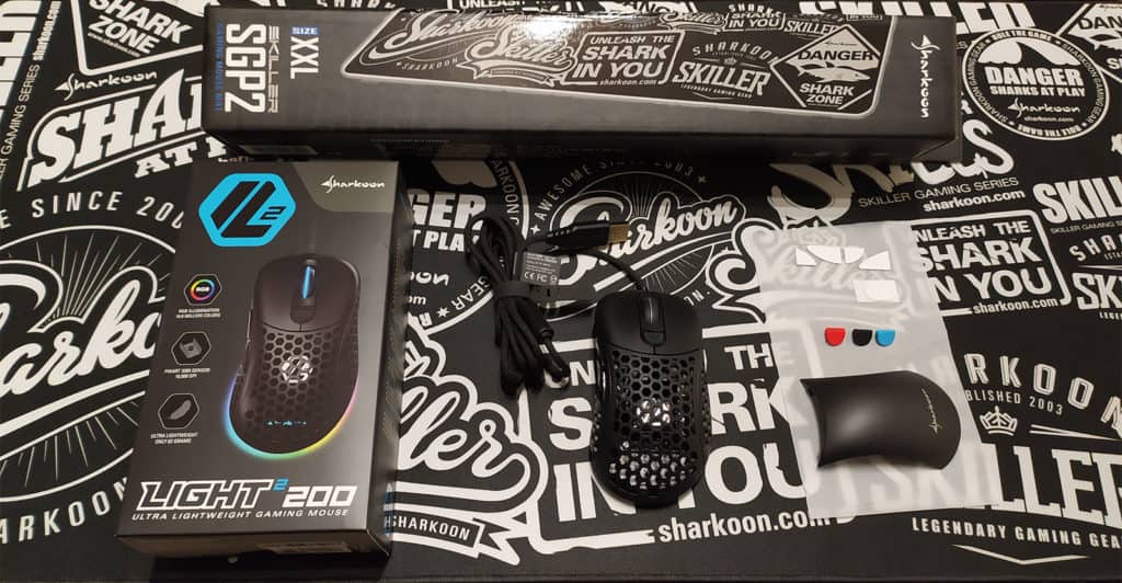 La souris Sharkoon Light² 200 et le tapis SKILLER SGP2