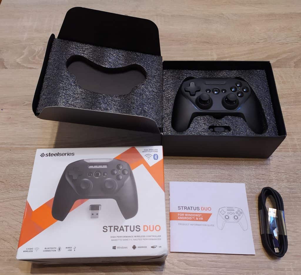 La SteelSeries Stratus Duo dans son packaging