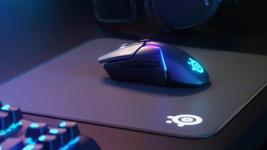 Une souris gaming sans fil, la SteelSeries Rival 650