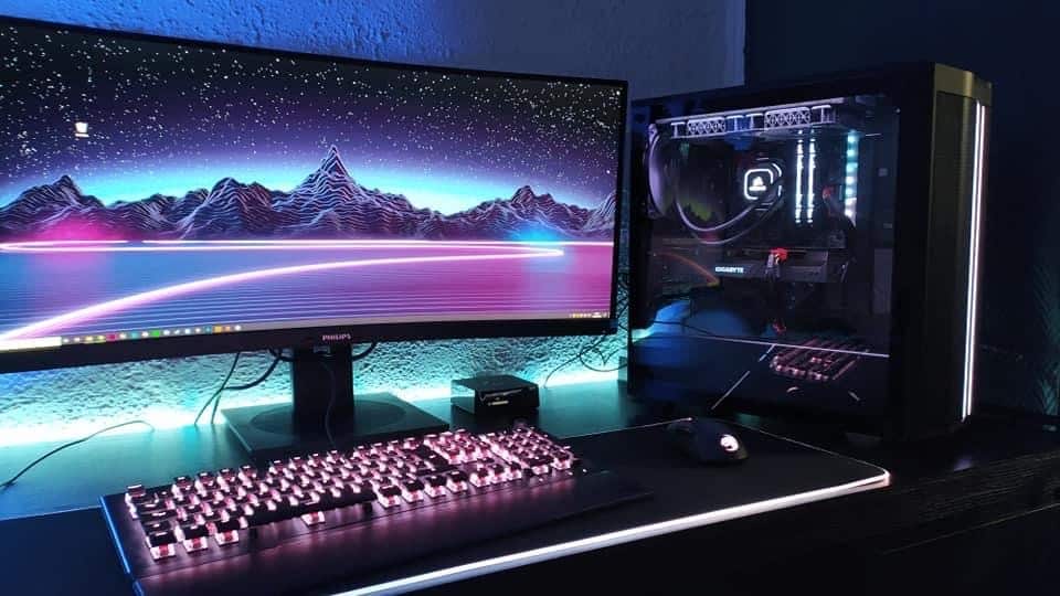 La bande lumineuse innr Flex Light Colour installée à l'arrière d'un bureau gaming