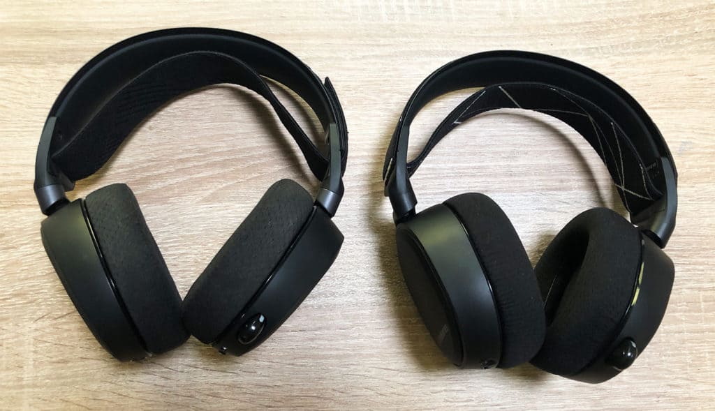 Le Steelseries Arctis 9 à côté de l'Arctis Pro