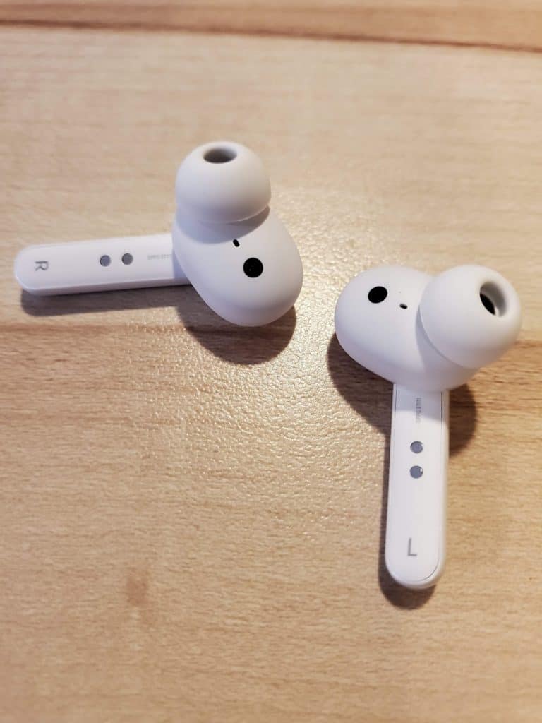 Je trouve les écouteurs magnifiques et ils épousent parfaitement mes oreilles
