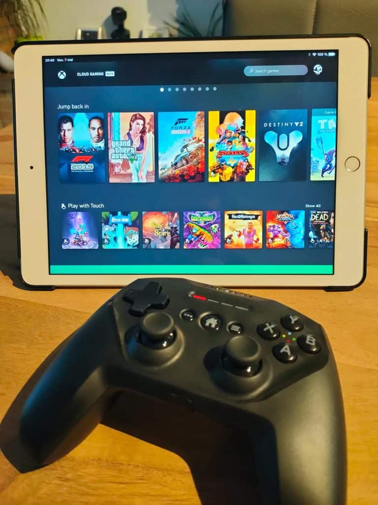 Le SteelSeries Nimbus+ appairé à un iPad