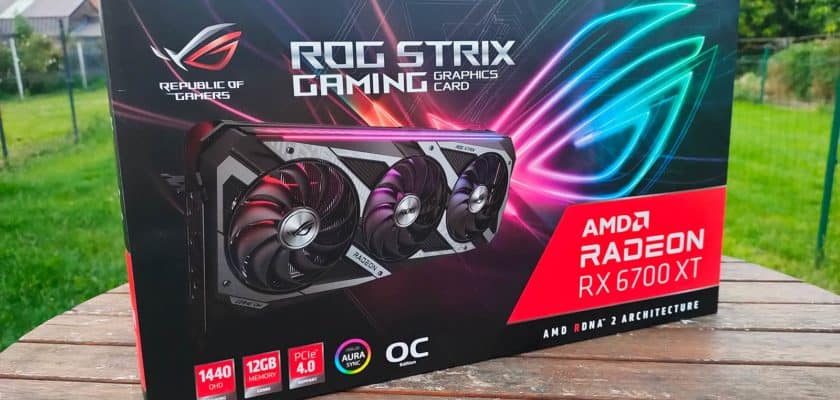 La boite de la ASUS ROG Strix RX 6700 XT