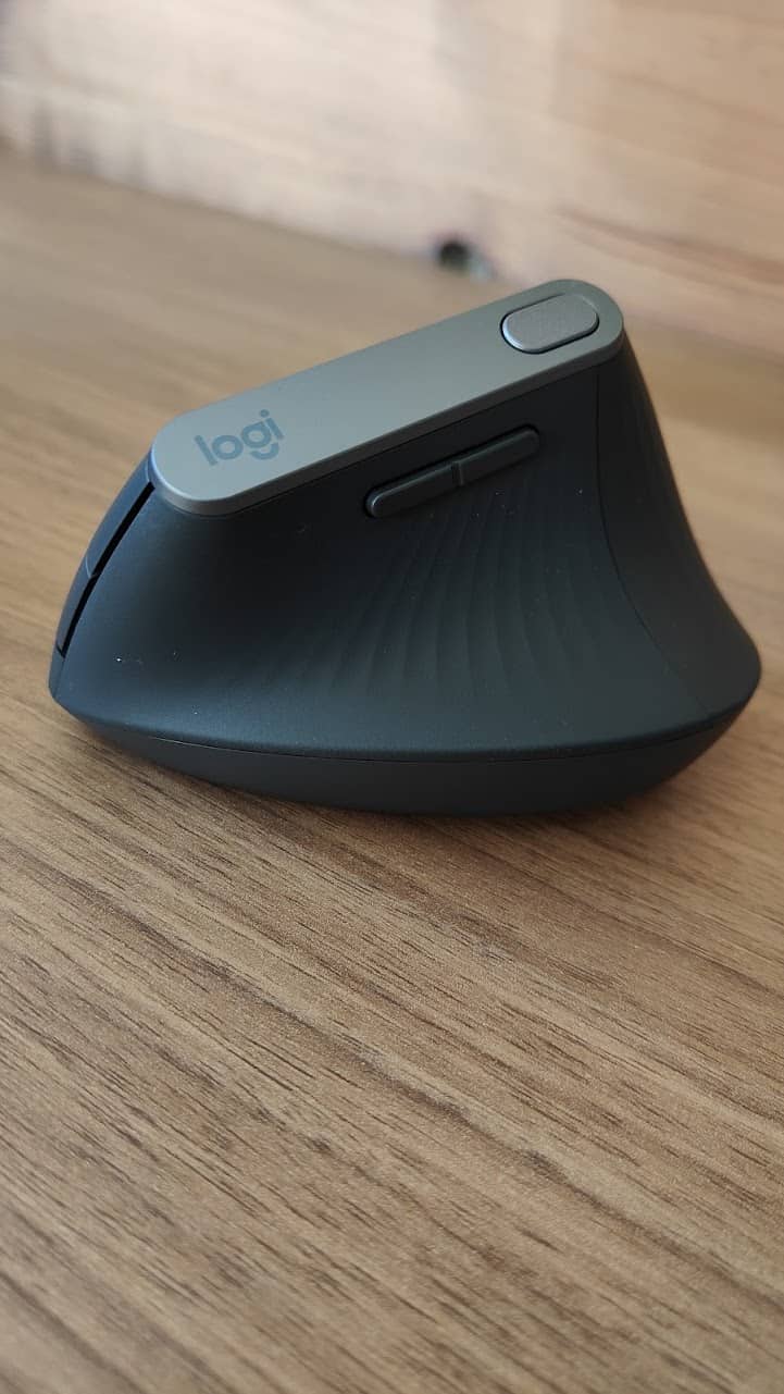 Logitech relance son concept de souris ergonomique avec MX Vertical!