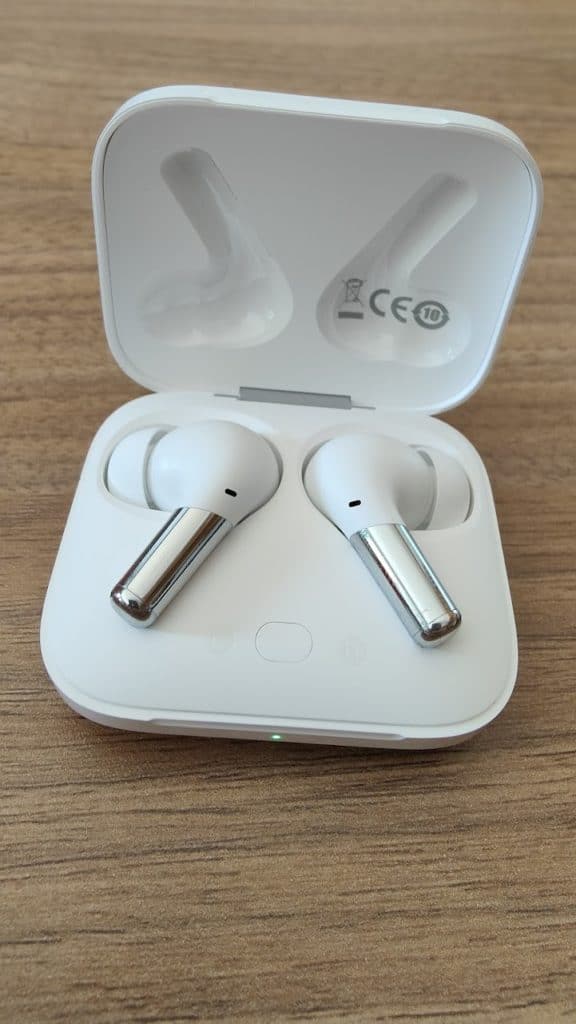 OnePlus Buds Pro - le look est sympa et change un peu de la norme "Airpods"