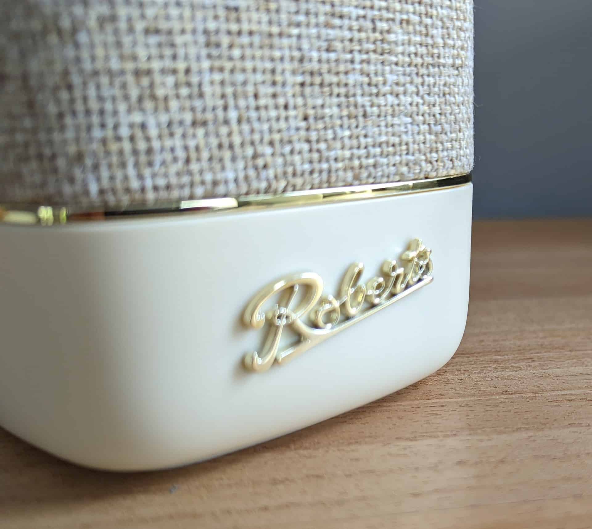 Roberts Beacon 325 et 335 : des mini enceintes Bluetooth pour revenir 60  ans dans le passé