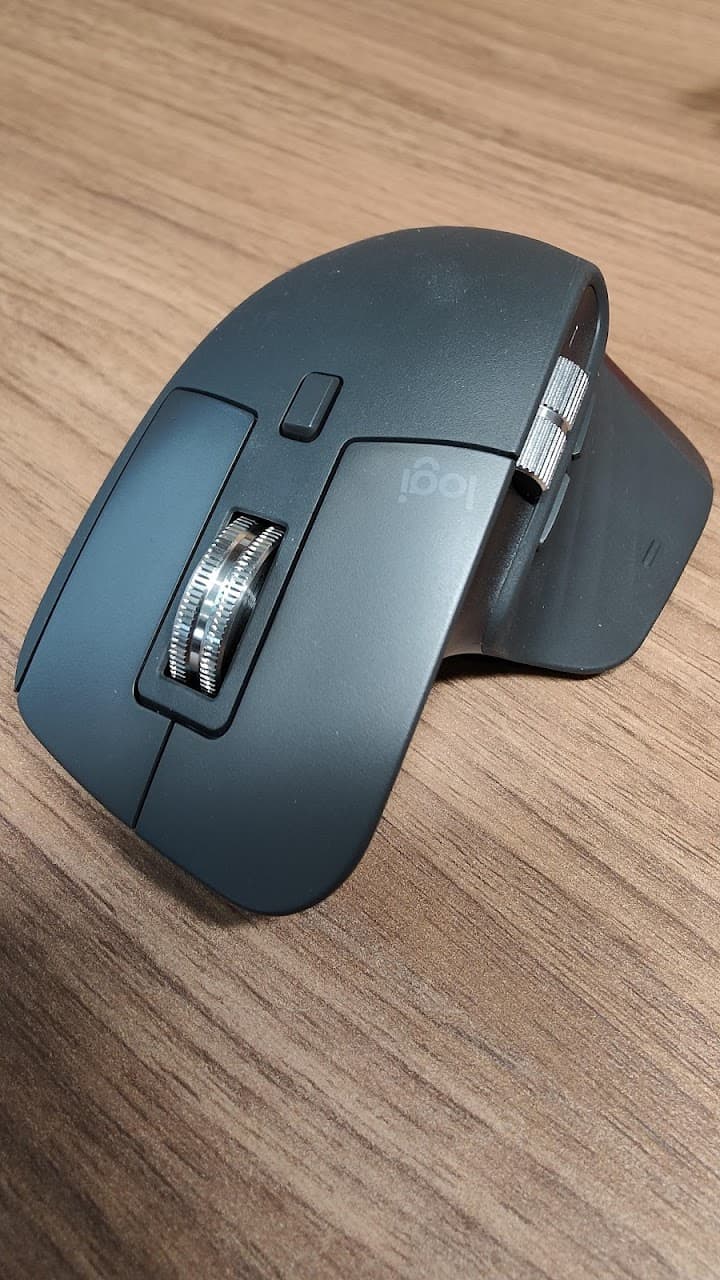 Test Souris Logitech MX Master 3 : la révolution de la molette  électromagnétique MagSpeed - Les Numériques