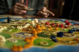 Les meilleurs jeux de société pour vos soirées geek en 2022 !