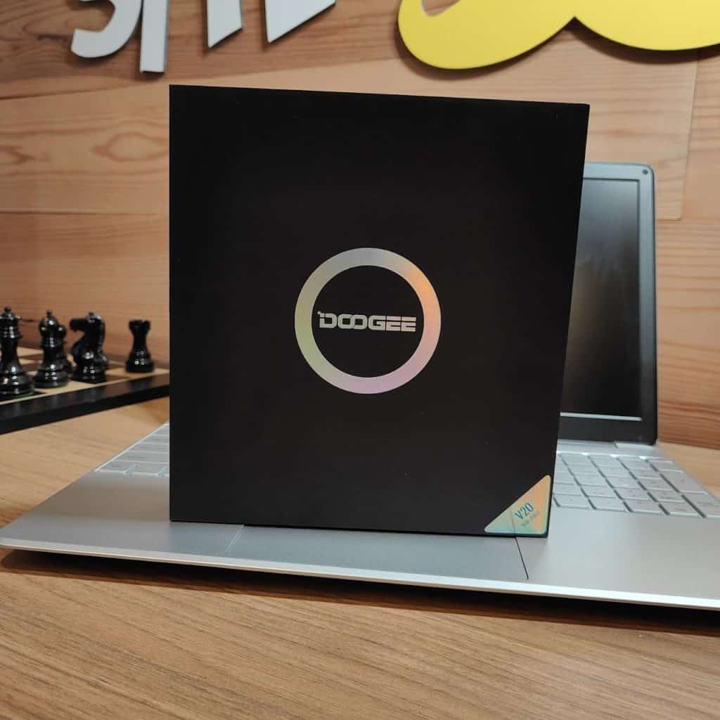 Le package du Doogee V20 est soigné
