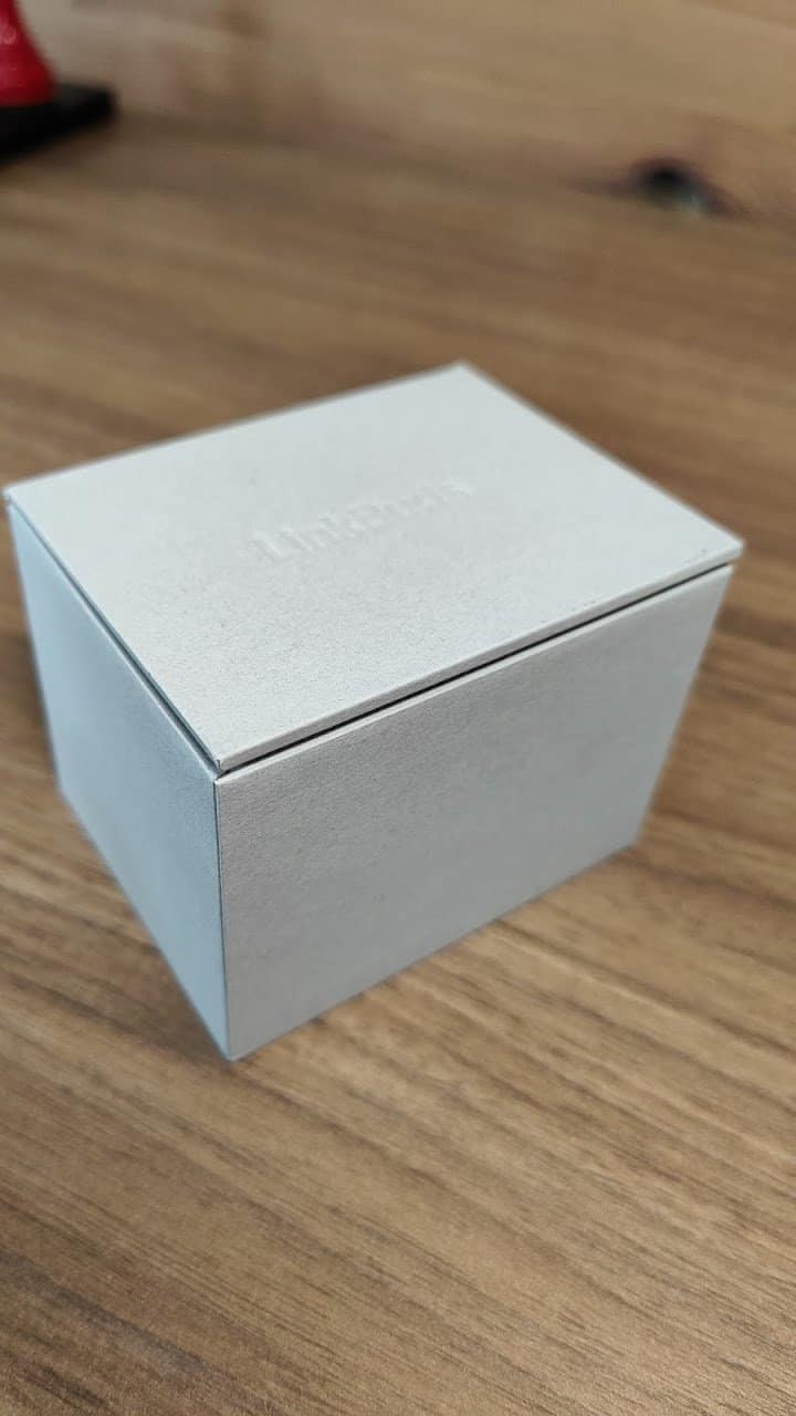 Sony LinksBuds S - un packaging en carton recyclé : top