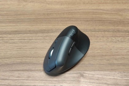 Logitech Lift Souris Verticale (1)