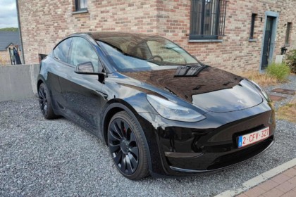 tesla y performance