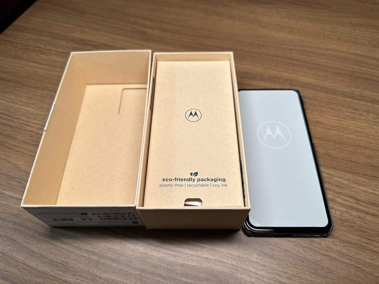 Motorola Edge 30 Neo : un packaging éco responsable