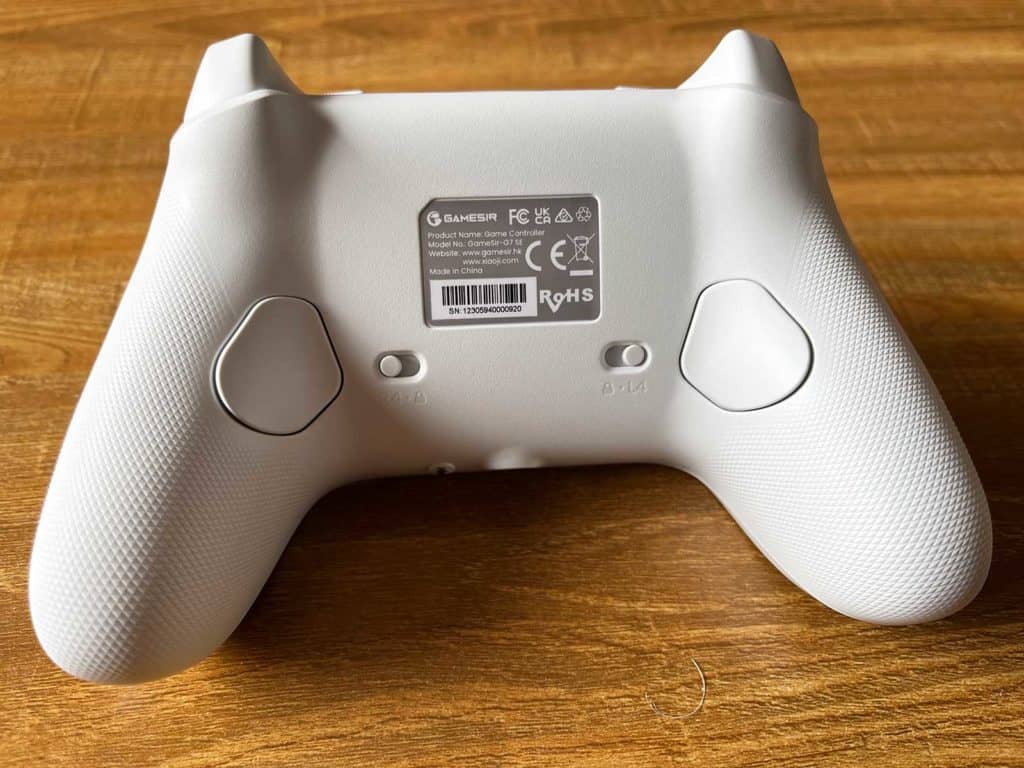 La face avant de la manette Gamesir G7 SE