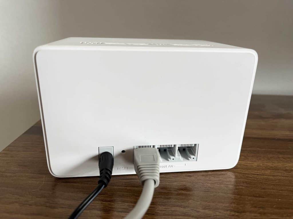 La connectique d'une borne Mercusys Halo H80X