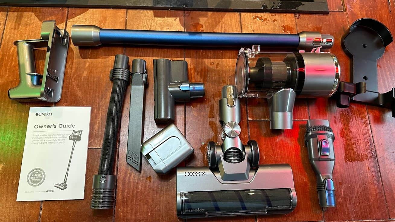 Eureka AK10 : livré avec un tas d'accessoires 
