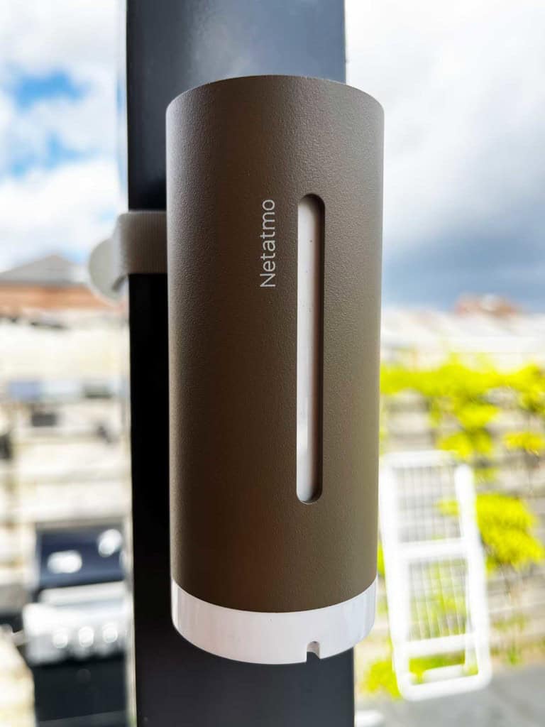 La Station Météo ORIGINAL Netatmo installée à l'extérieur
