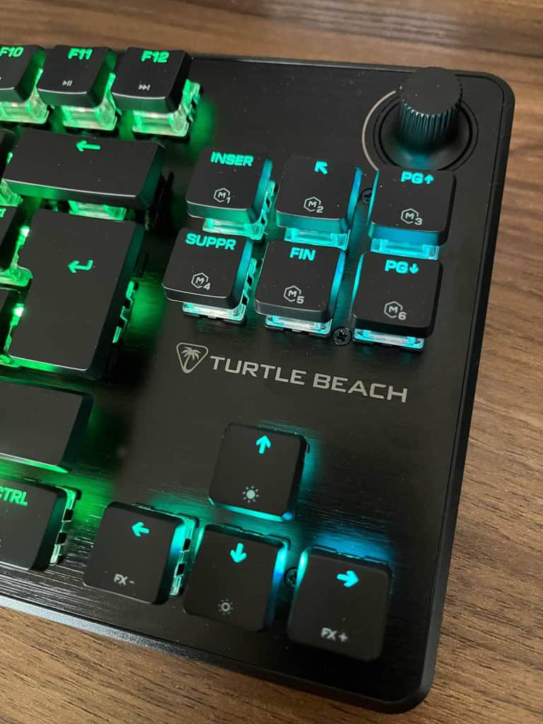 Gros plan sur le Turtle Beach Vulcan II TKL