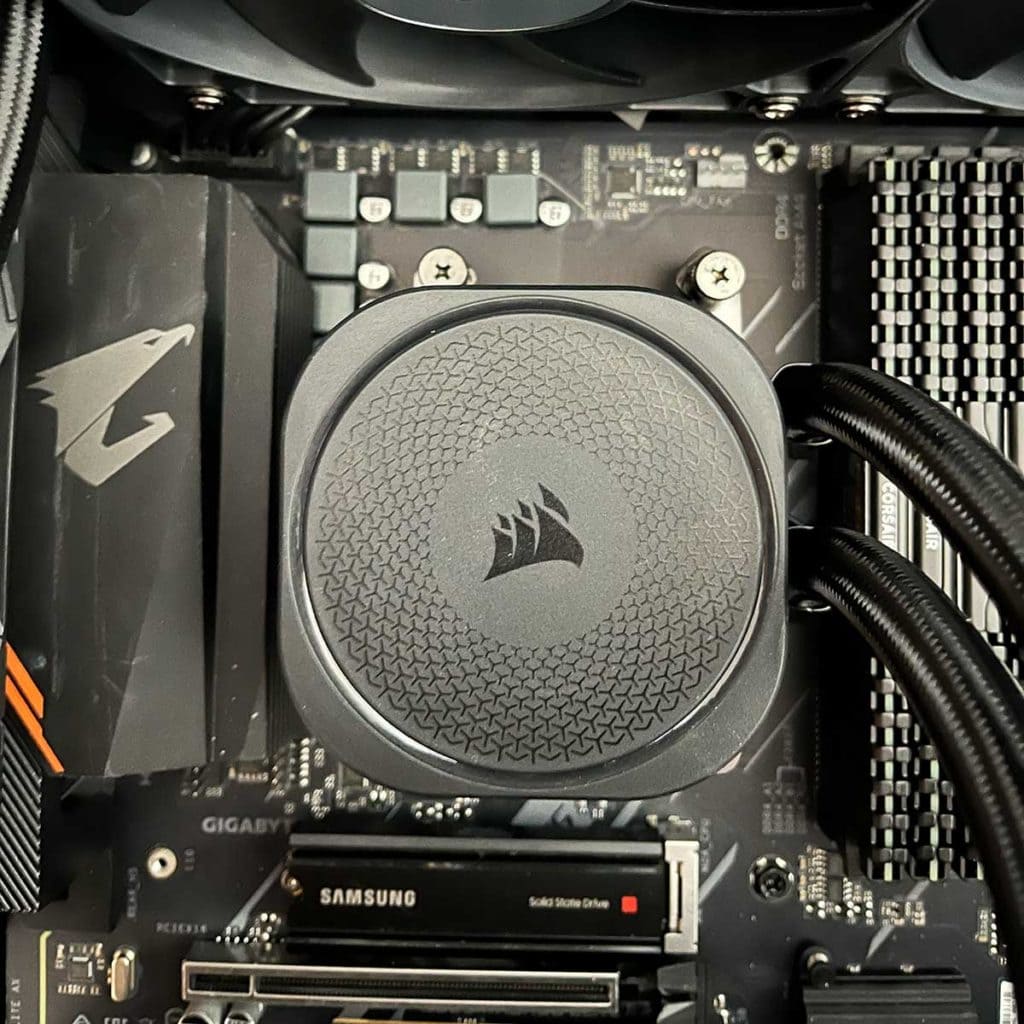 Installation de la pompe du Corsair Nautilus 360 RS LCD