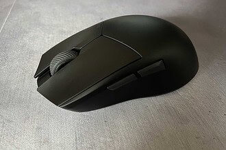 La be quiet! Dark Perk Ergo posée sur un tapis de souris