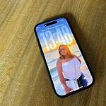 L'iPhone 17 posé sur une table
