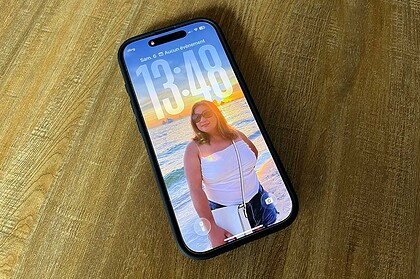 L'iPhone 17 posé sur une table