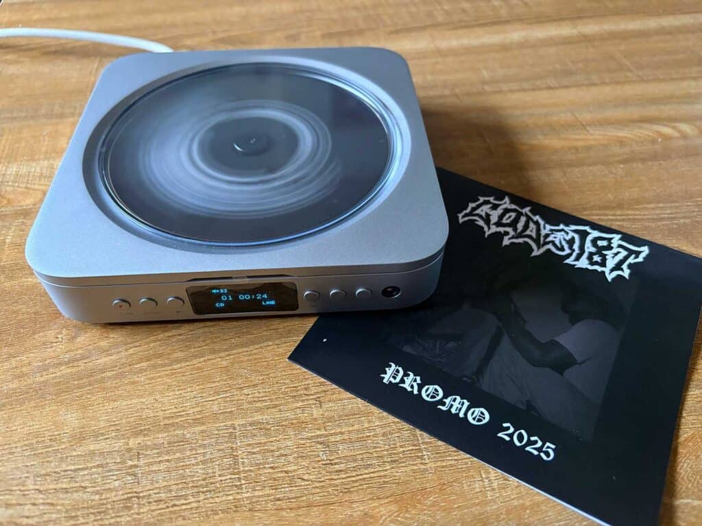 Le Fosi Audio Merak CD Player qui lit un CD
