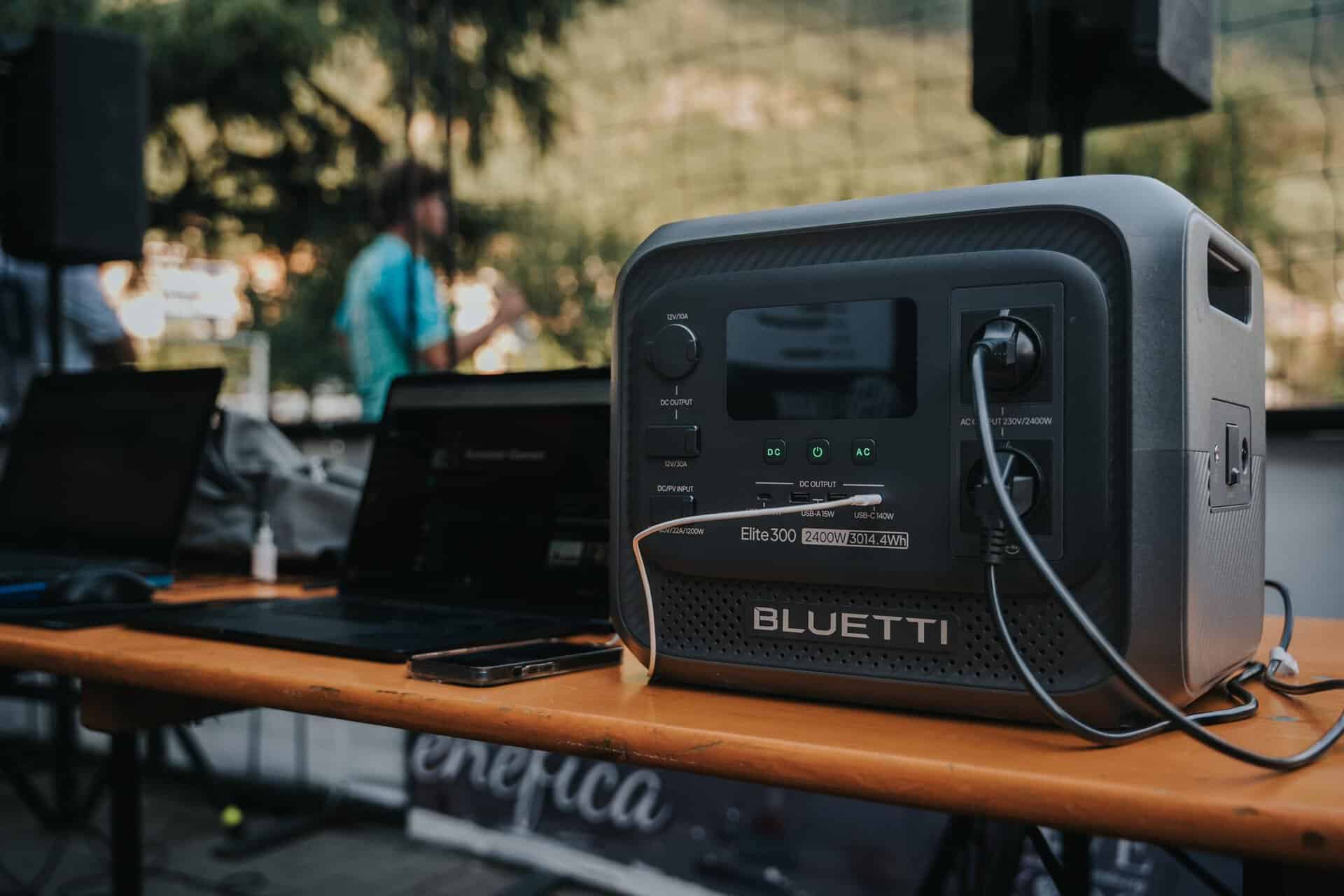 01- BLUETTI Elite 300