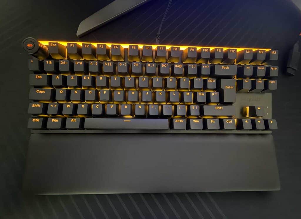 Le be quiet Light Mount TKL posé sur un tapis