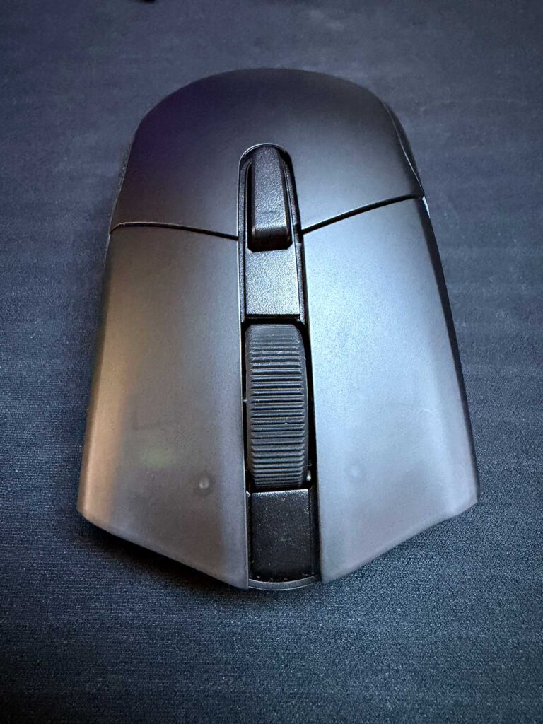 La souris Corsair Harpoon v2 Wireless posée sur un tapis