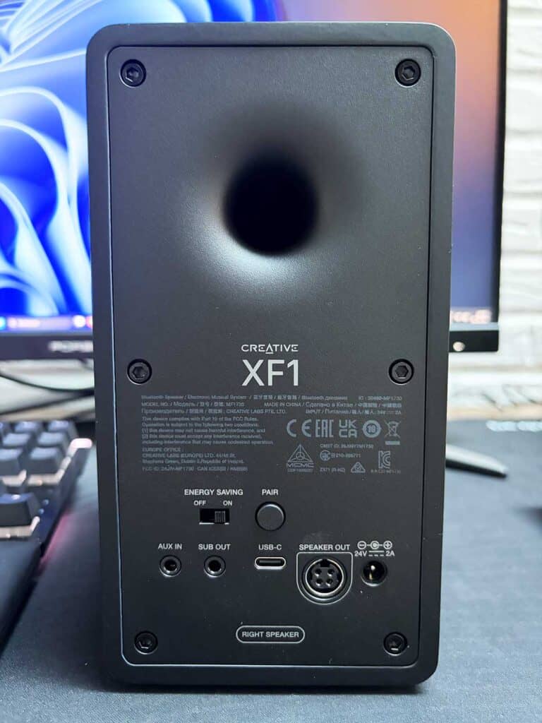le connectique des Creative XF1