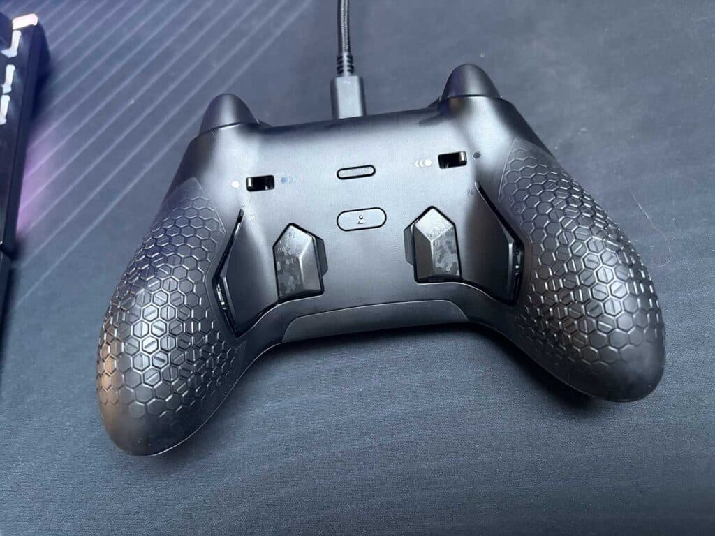 Le dos de la SCUF Nemesis Pro 8K PC Wired