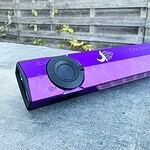 La lampe Olight ArkPro posée sur un muret
